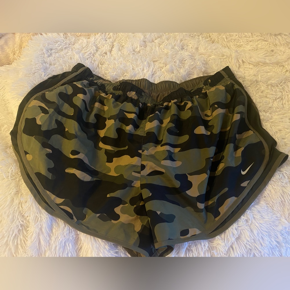 ✨CAMO NIKE SHORTS✨